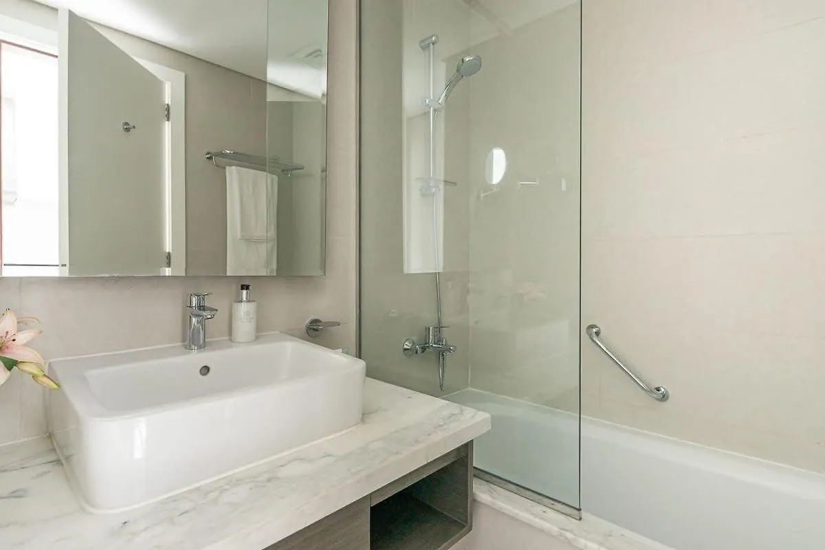 Frank Porter - Damac Prive Dubai Apartment